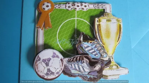 Grusskarte mit 3-D-Fussball-Motiv - Sportschuhe, Fussball/Pokal